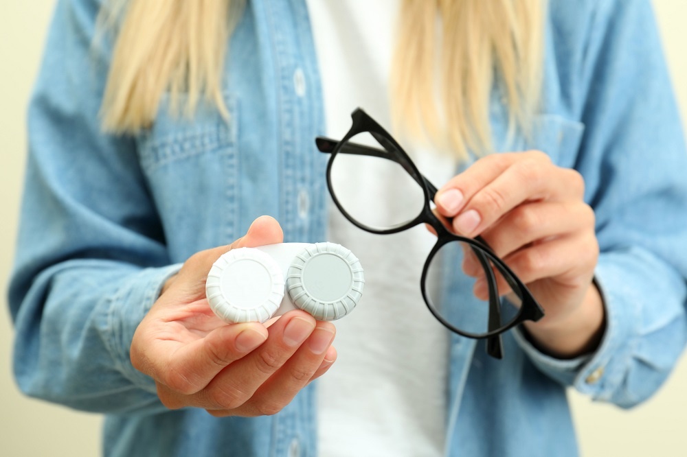 Praca z domu – soczewki czy okulary?
