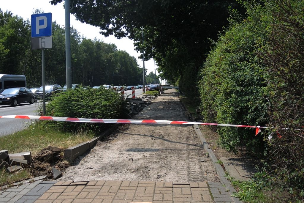 Droga rowerowa przy Parku Kościuszki. Trzeba zwęzić ul. Kościuszki
