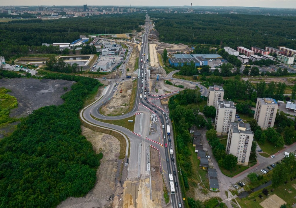 Nowy zjazd i nawierzchnia. Wkrótce ruch na węźle w Giszowcu ma być płynniejszy