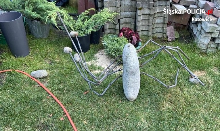 Ukradli rzeźby warte, według właściciela, ponad 130 000 zł. Zostali zatrzymani