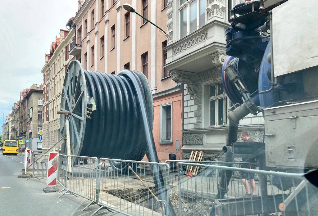 Utrudnienia na ul. Sokolskiej. Prace przyłączeniowe będą trwały długo