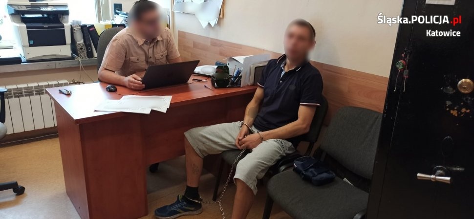 Próbowali wysadzić bankomat. Ostatecznie włamali się do rozmieniarki pieniędzy na myjni