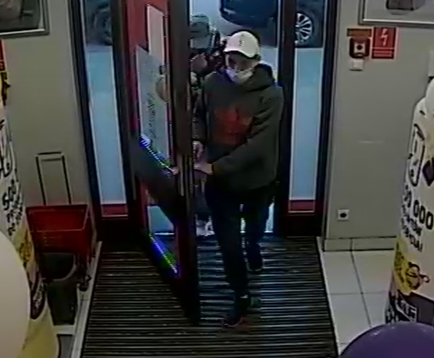 Kolejna kradzież w sklepie Rossmann w Szopienicach i kolejny raz policja prosi o pomoc