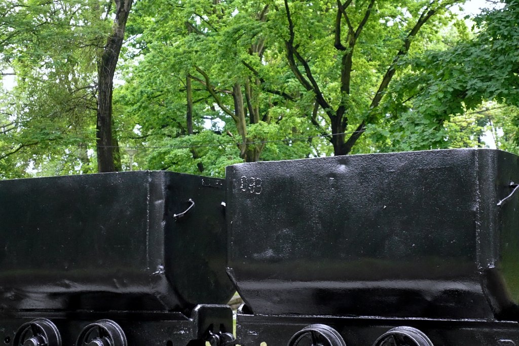 Udało się uratować kolejne wagoniki górnicze. Stanęły w parku