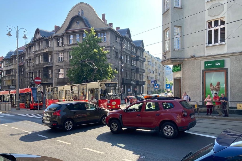 Tramwaj zderzył się z samochodem w centrum Katowic
