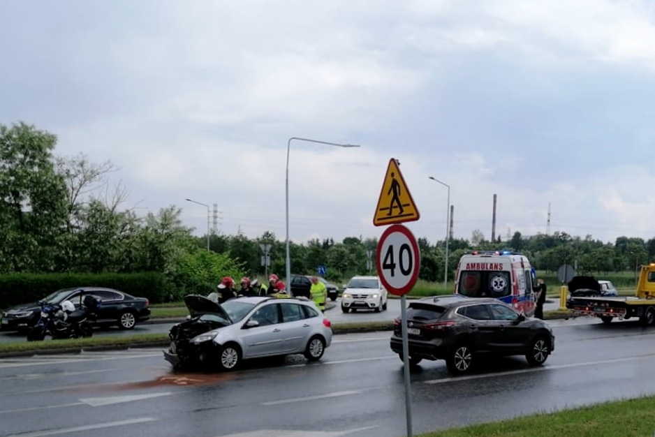 Kolizja w Katowicach. Korek w kierunku A4  jest coraz dłuższy