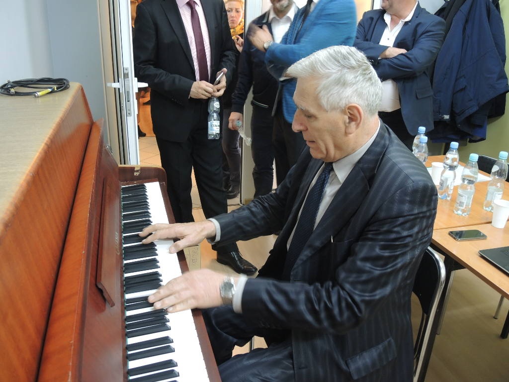 Radny Józef Zawadzki skarży się na przewodniczącego rady miasta. 