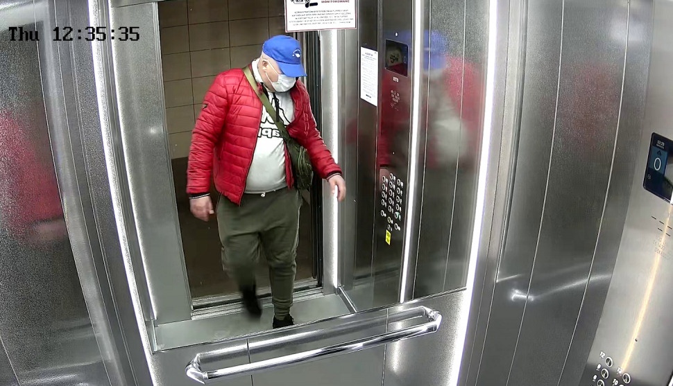W centrum Katowic oszukał seniora metodą na wnuczka. Nagrała go kamera monitoringu [ZDJĘCIA]