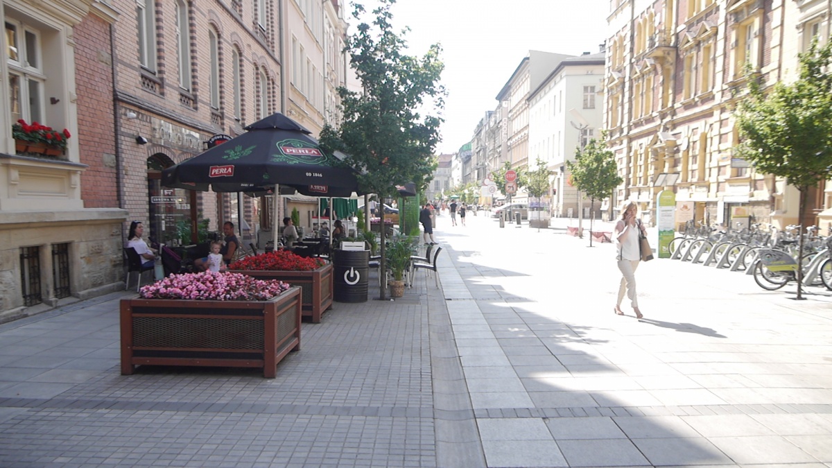 Taniej za letni ogródek. Radni przegłosowali ulgę dla lokali gastronomicznych