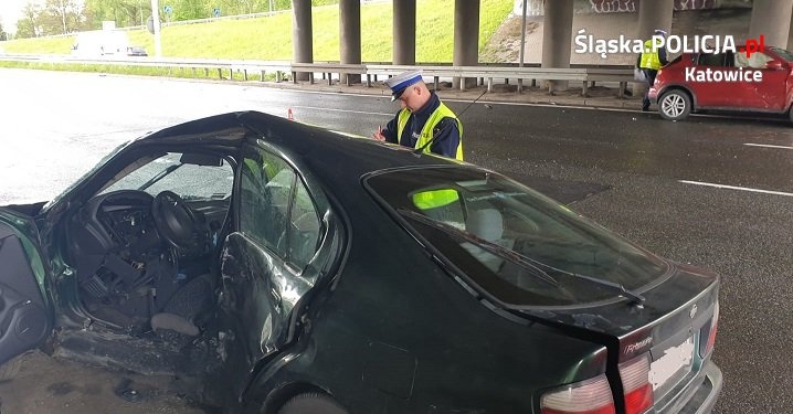 Policja publikuje zdjęcia z wypadku na DTŚ i apeluje o ostrożność