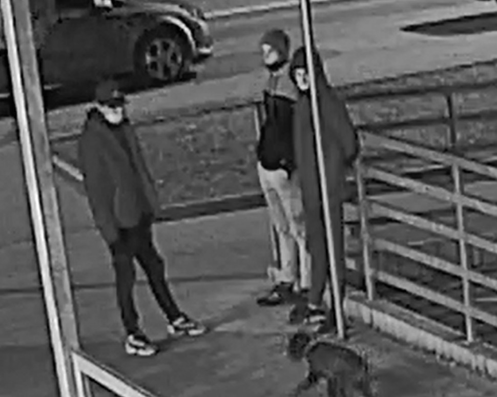 Ukradli kawę i słodycze z Biedronki. Policja publikuje zdjęcia