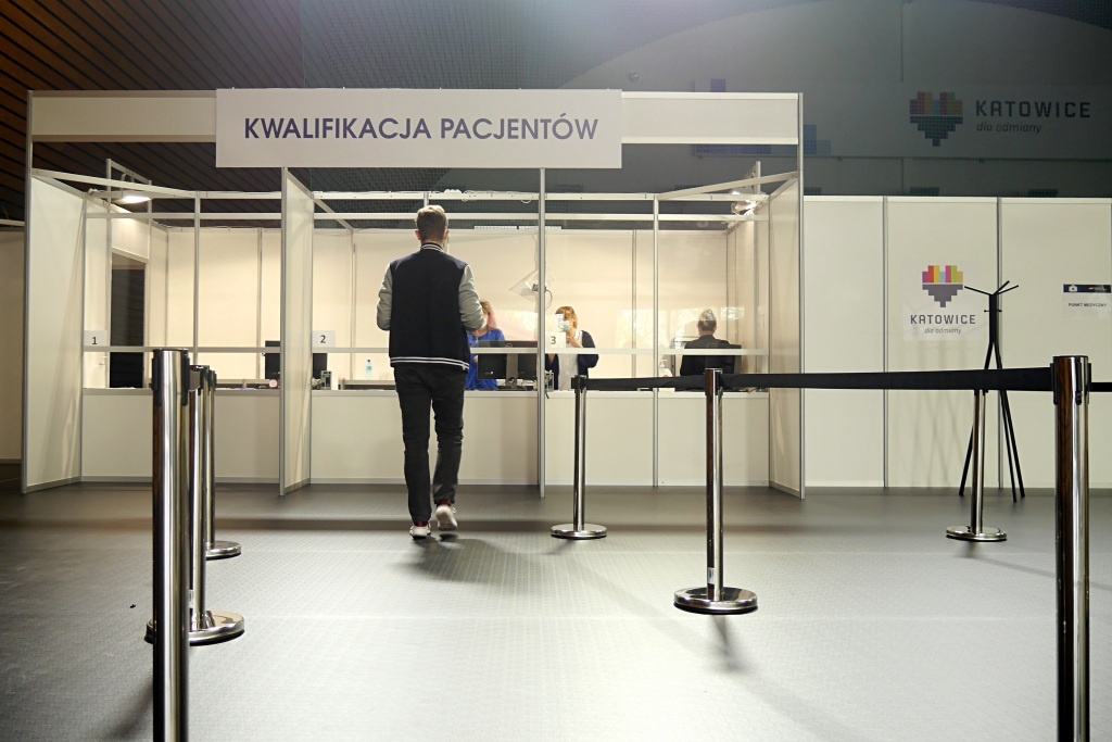 Rząd zdecydował o szczepieniu nastolatków