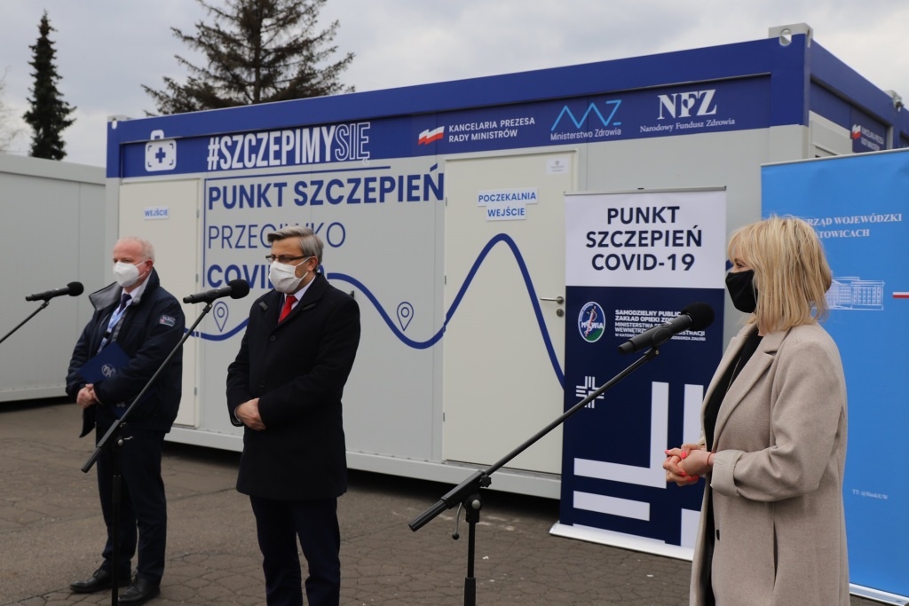 Kontener ze szczepionkami stanął w Parku Śląskim. Chętni zaszczepią się bez rejestracji