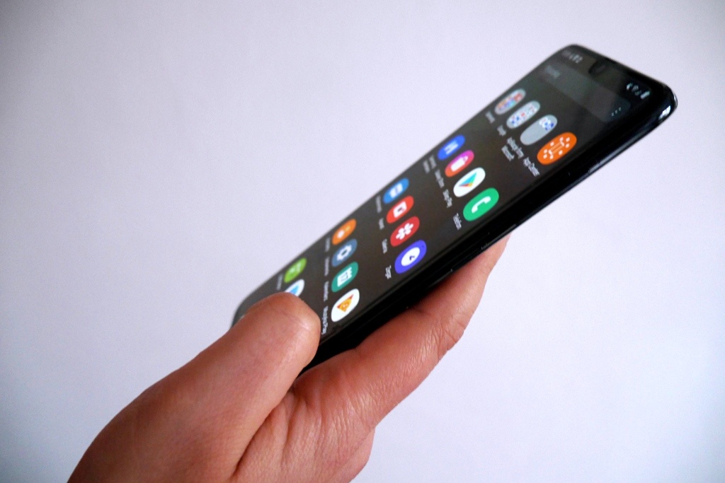 Policja ostrzega przed SMS-ami od oszustów