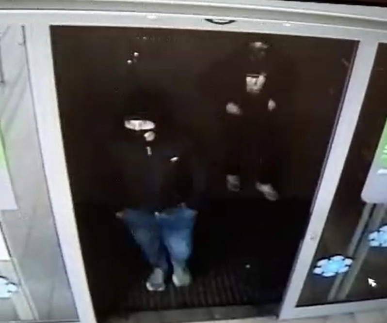 Kradzież na os. Odrodzenia. Złodzieje wynieśli garnki, patelnie i noże