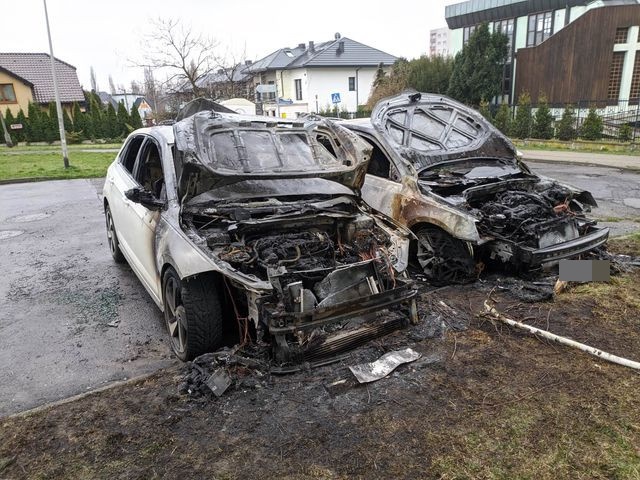 Po podpaleniach samochodów policja zapowiada objęcie specjalnym nadzorem os. Kukuczki