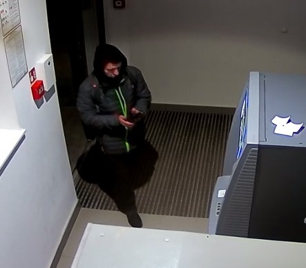 W centrum miasta ukradł telefon, a potem włamał się na konto
