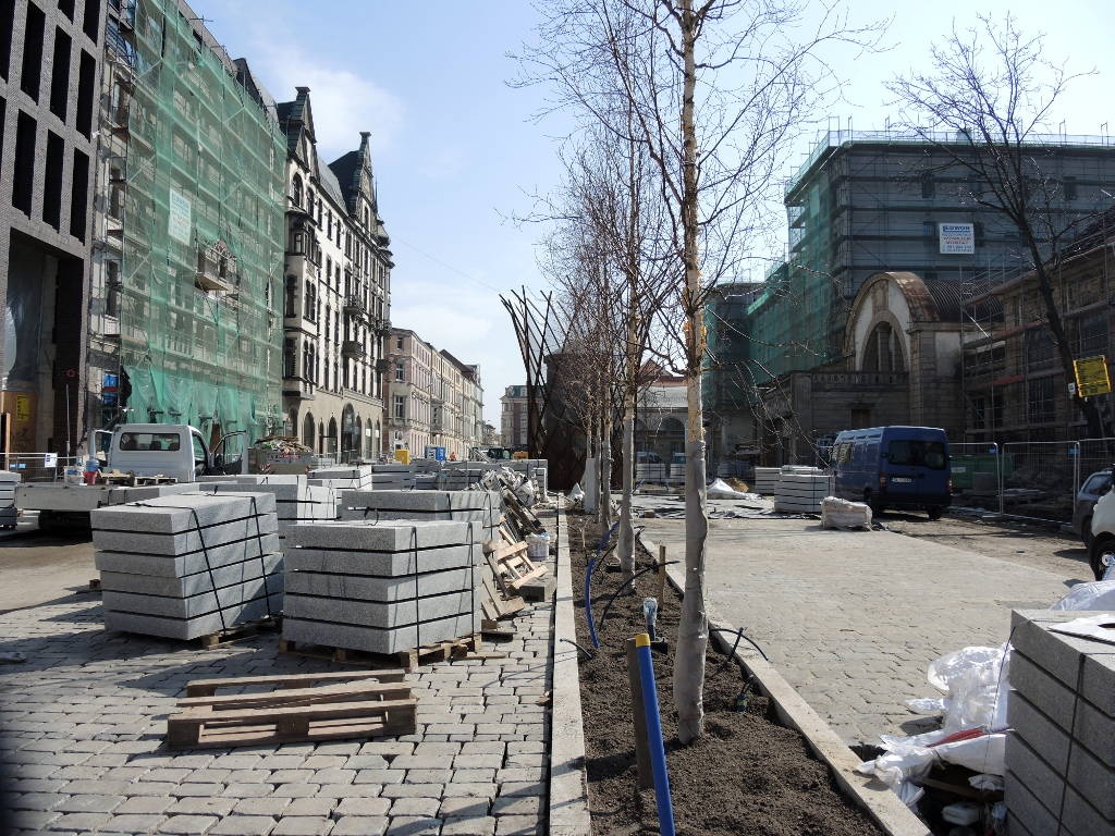 Wolne tempo prac na ul. Dworcowej. Miasto czeka na właścicieli budynków