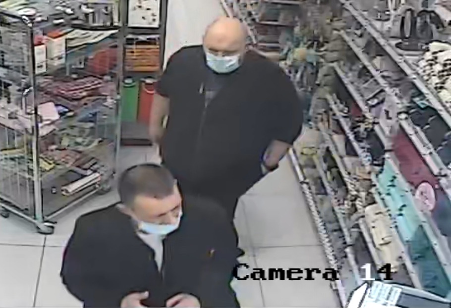 Z centrum handlowego ukradli maszynki do golenia za prawie 600 zł. Policja publikuje zdjęcia