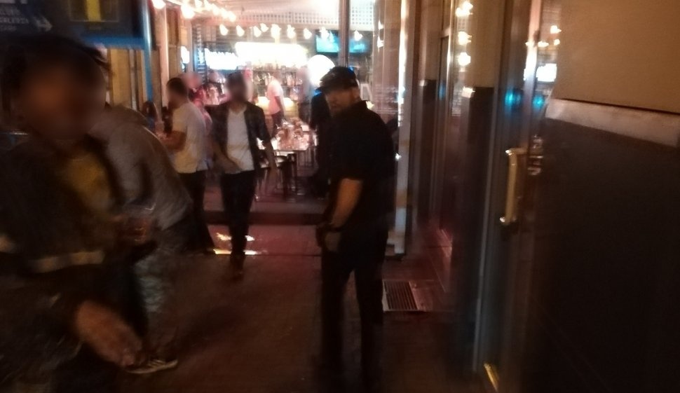 W centrum Katowic poważnie poturbował mężczyznę. Szuka go policja