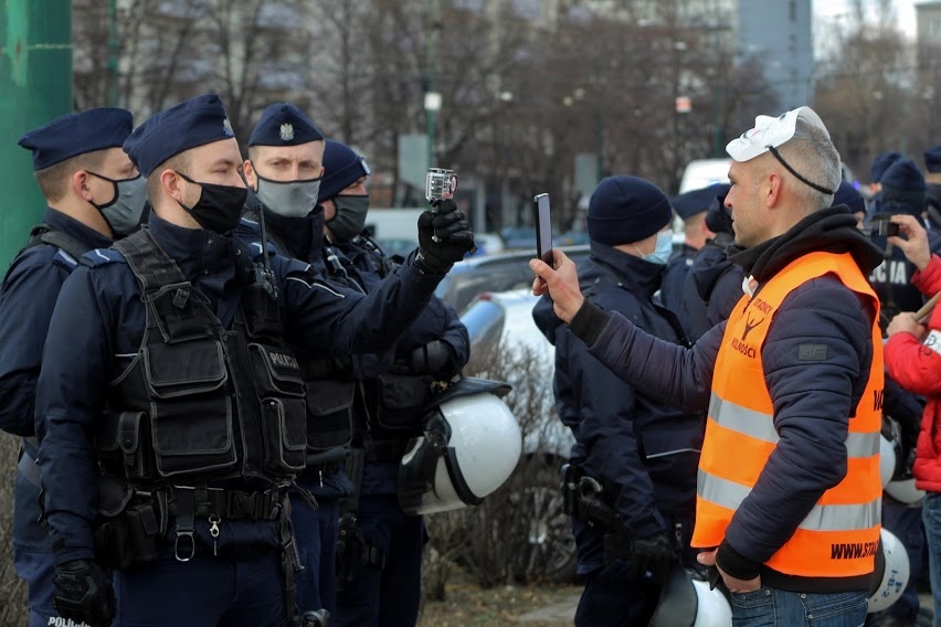 Policja podsumowała wczorajszy marsz antycovidowców w Katowicach. Są zatrzymani i ukarani mandatami