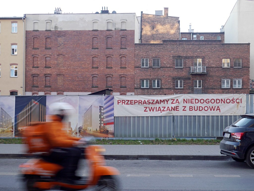 Puste place budowy w Katowicach. Hotelowe inwestycje stoją od miesięcy