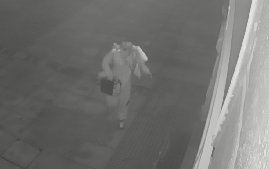 Kradzież na Mariackiej w Katowicach. Policja szuka mężczyzny ze zdjęć