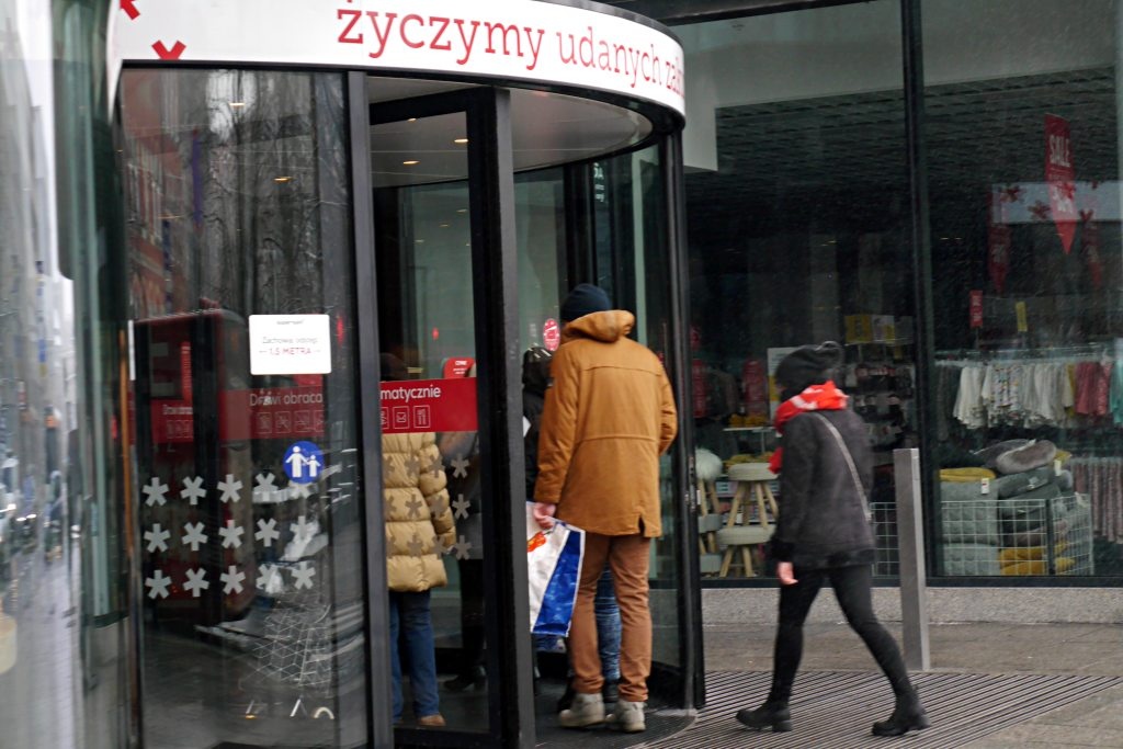 Galerie handlowe otwarte i brak godzin dla seniorów. Zmiany w obostrzeniach od 1 lutego