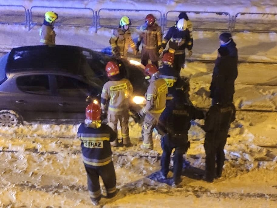 Bliskie spotkanie samochodu z torowiskiem w Szopienicach