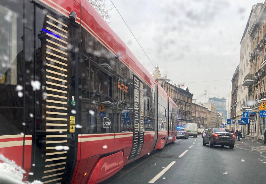 Przez źle zaparkowany samochód, ponad półtorej godziny zablokowany był ruch tramwajów w centrum Katowic
