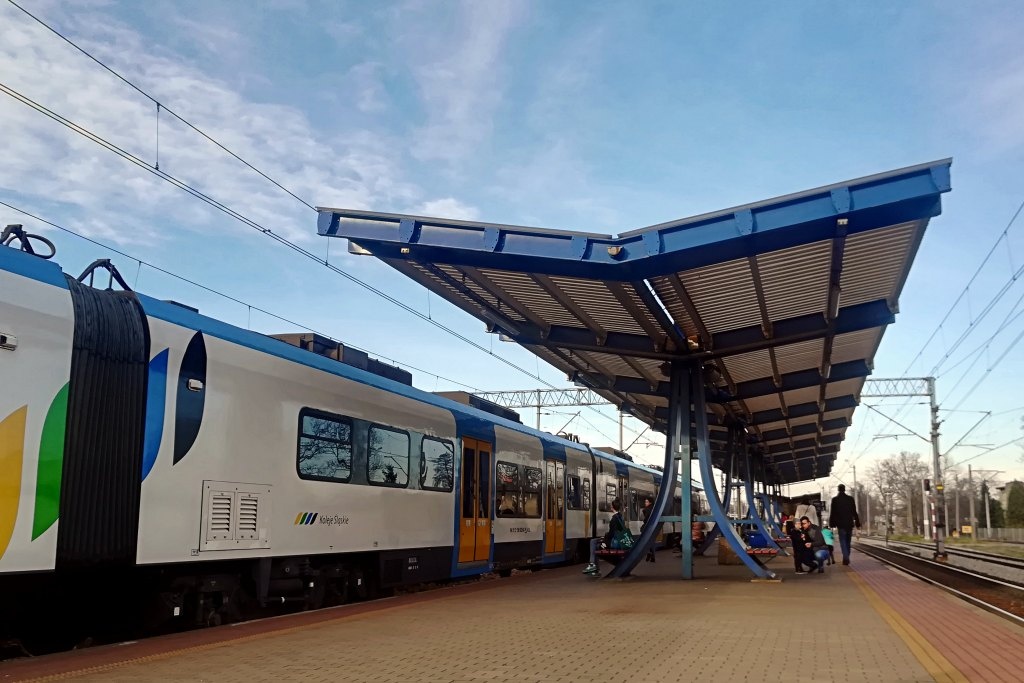 Kolejowe utrudnienia. Pociągi na trasie Katowice-Tychy są odwoływane lub opóźnione