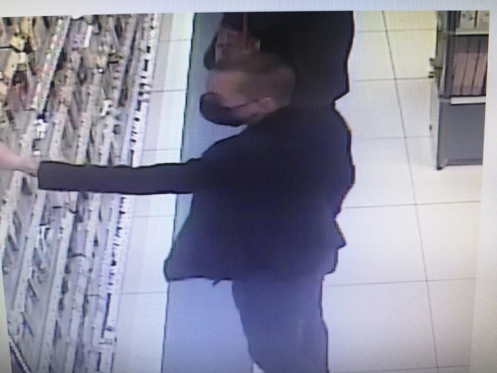 Kradzież perfum na ul. 3 Maja. Policja prosi o pomoc