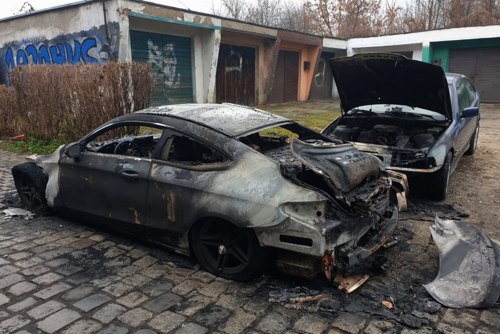 Luksusowy samochód spłonął w Nikiszowcu