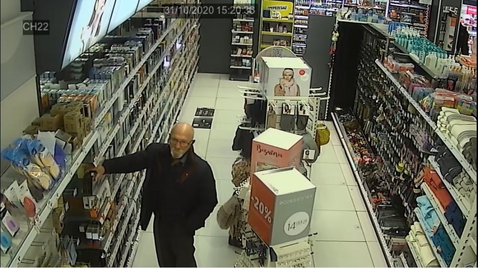 Wyniósł drogie perfumy ze sklepu. Policja szuka starszego mężczyzny