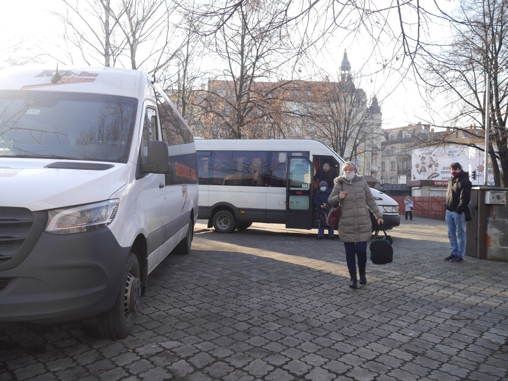 Busy nie zniknęły z ul. Piotra Skargi. Przewoźnicy nie odpuszczają