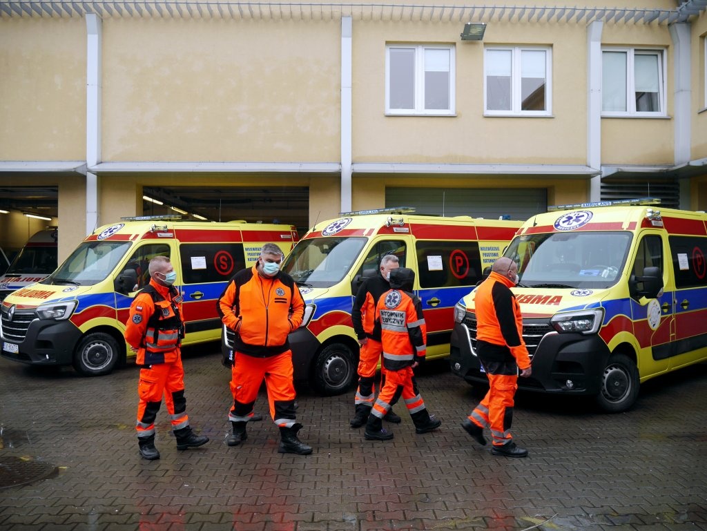Nowe karetki w nowych kolorach w Katowicach. Są dostosowane do pacjentów 