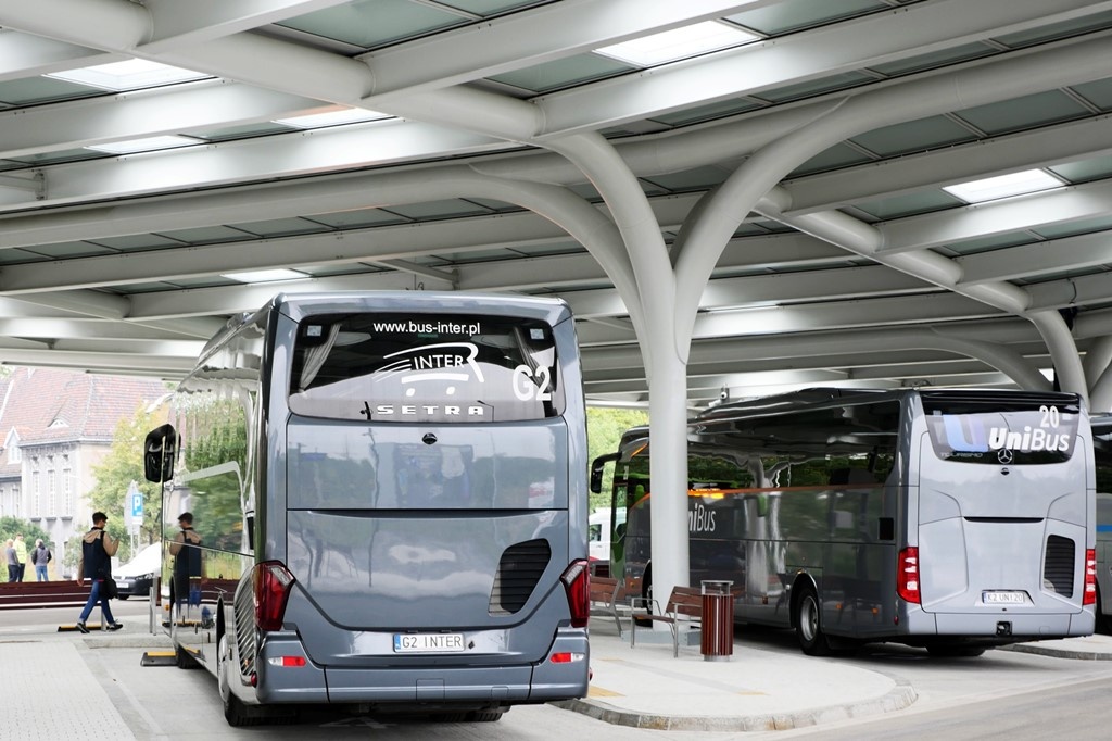 Autobusy kontra pociągi. Cenowa wojna na trasie Katowice-Kraków