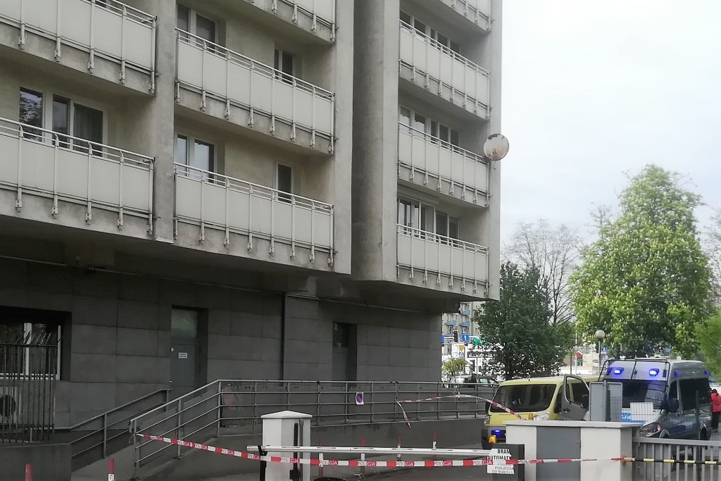 Niespokojna noc w Haperowcu. Chory psychicznie mężczyzna chciał podpalić mieszkanie