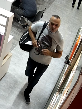 Kradzież drogich okularów w Silesia City Center. Policja publikuje zdjęcia podejrzewanego mężczyzny