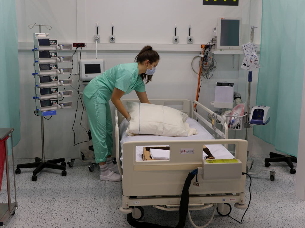 W poniedziałek tymczasowy szpital w MCK ma przyjąć pierwszych pacjentów [ZDJĘCIA]