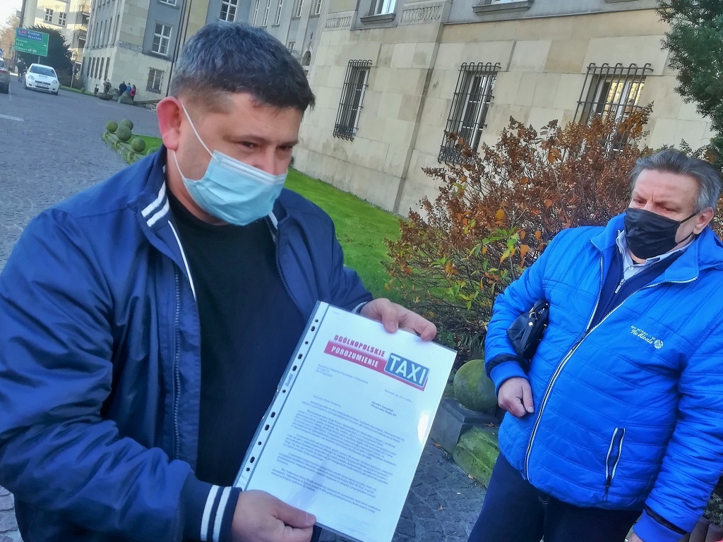 Protest w Katowicach. Taksówkarze chcą wsparcia rządu i egzaminów z topografii miasta