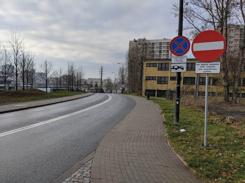 Uwaga na zmiany w organizacji ruchu przy MCK. Pojawiły się znaki zakazu wjazdu