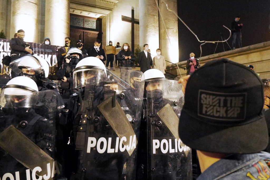 Trwają przesłuchania w Katowicach po protestach przed Archikatedrą