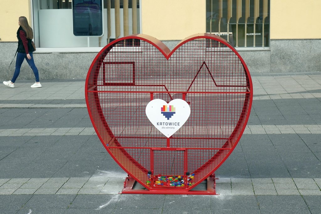 Dzień dobry Katowice. Pierwsze serce na nakrętki bardzo popularne. Będzie petycja o kolejne