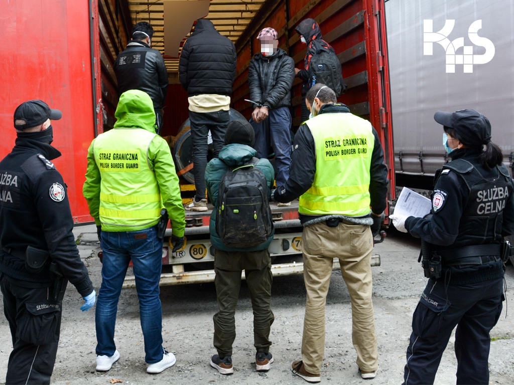 Imigranci w ciężarówkach, które wjechały na teren woj. śląskiego