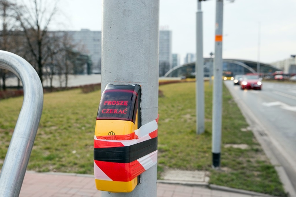 Na światłach w Katowicach znowu wyłączane są przyciski