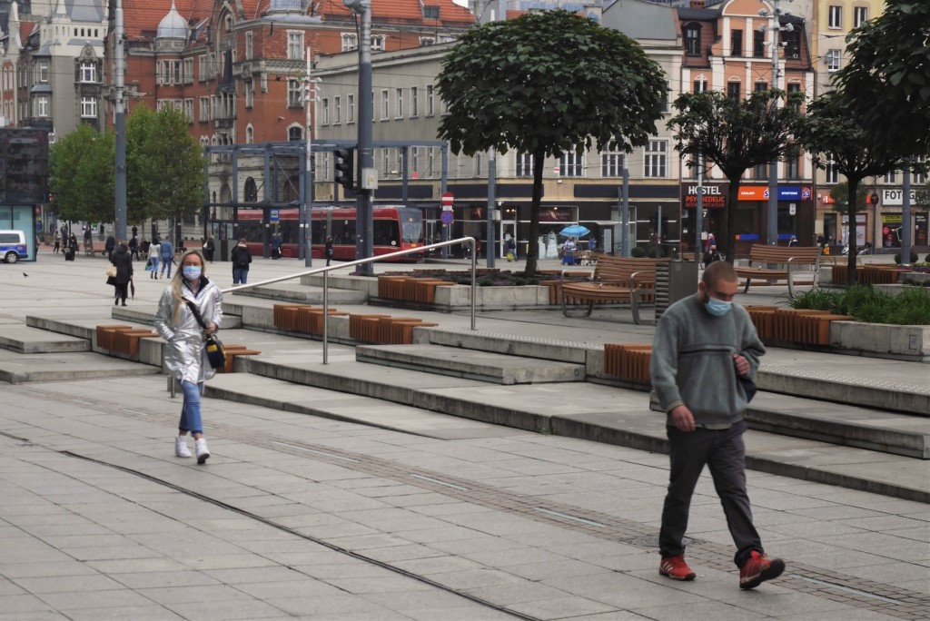 W Polsce powracają obostrzenia. Większość dużych miast w czerwonej strefie