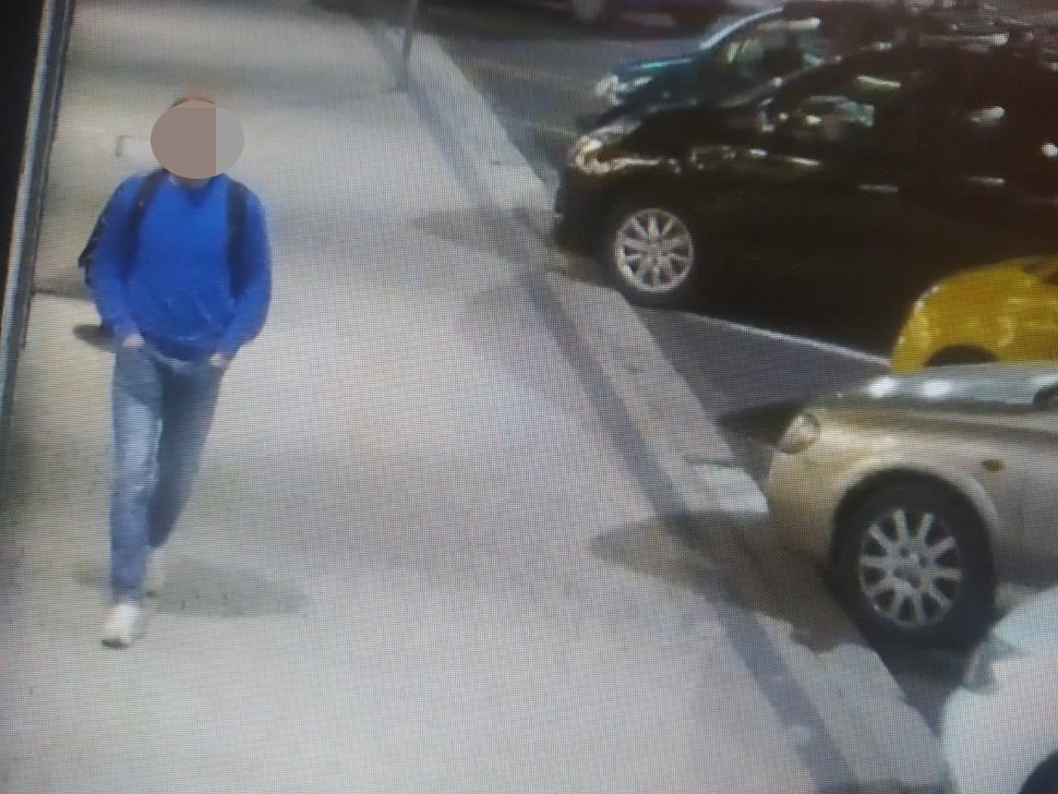 Włamanie do samochodu w centrum Katowic. Policjanci publikują zdjęcie mężczyzny, który może pomóc wyjaśnić sprawę