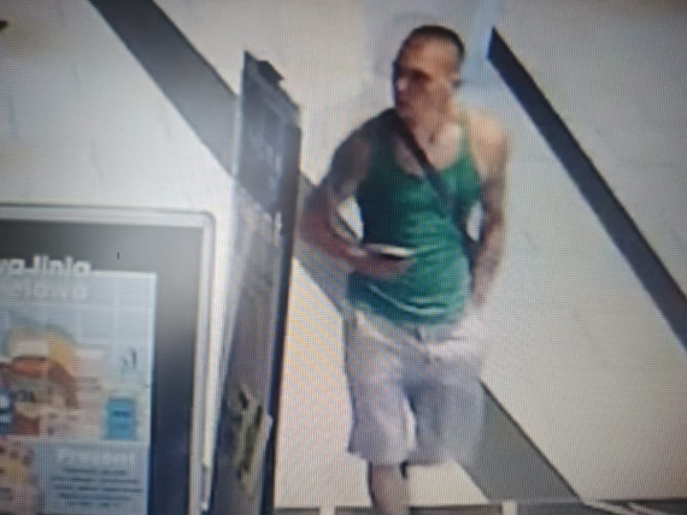 Kolejna kradzież perfum w Galerii Katowickiej. Policja poszukuje tego mężczyzny [WIDEO]