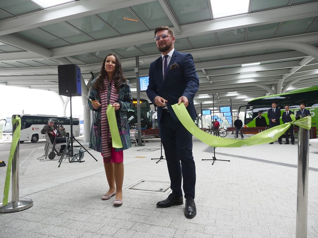 Dworzec autobusowy przy ul. Sądowej został otwarty. Prezydent Katowic: To dworzec na skalę światową